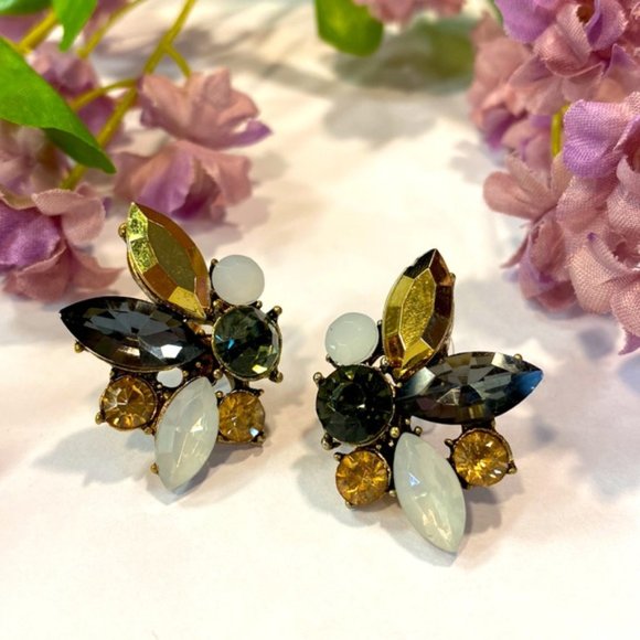 Gorgeous gold Rhinestone stud earrings - Picture 5 of 6